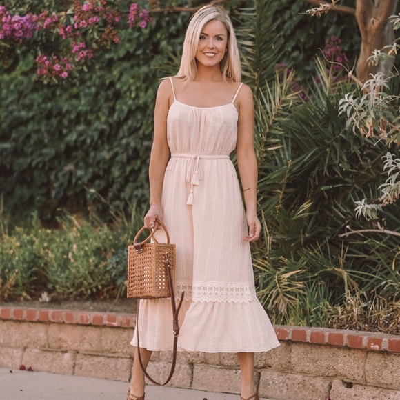 🌿 The Olivia Textured Crochet Lace Dress - Picture 6 of 8